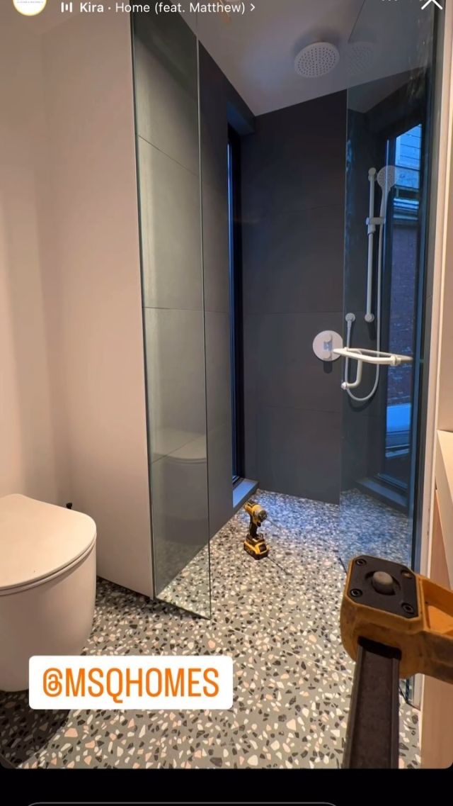#glass #tiledesign #constructionmanagement #projectmanagement #bathroomdesign #interiordetails #torontohouses #designbuild #designbuilder #tiledesign #glasswall #arcdaily #details #toronto #texasholdem #instagram #instadaily